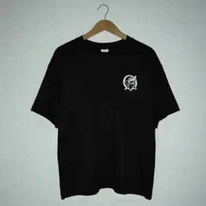 Camiseta Chair View - Streetwear Sostenible Arkor