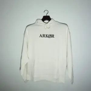 Sudadera Improvisa el momento - Streetwear Sostenible Arkor